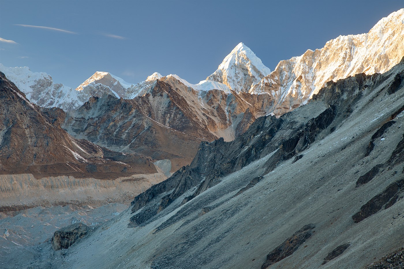 Nuptse glacier and Pumo Ri, photo